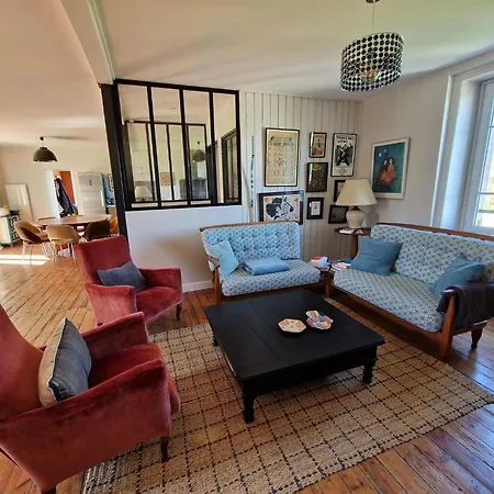 4 Family Home, Walking Distance To The * 로키레크